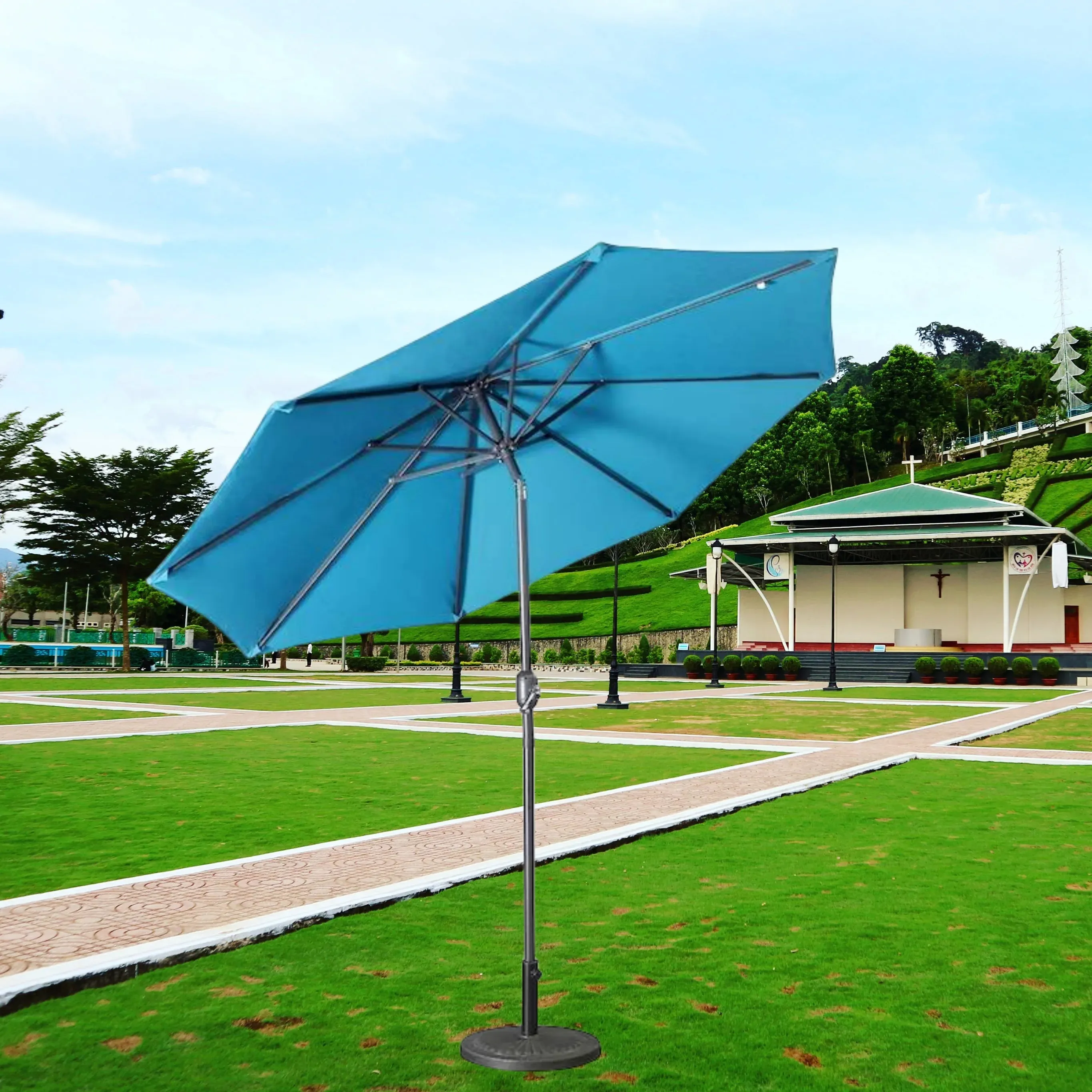 Parasol d'extérieur au design moderne vendu en usine Parasol de grande taille pour jardin et patio Base de parasol pour restaurant et hôtel