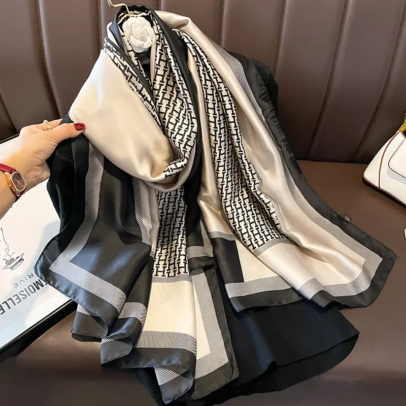 Scialli e avvolgimenti firmati di marca donna regalo di natale lungo Foulard Hijab stile Vintage lettera modello stampato sciarpa di seta per le donne