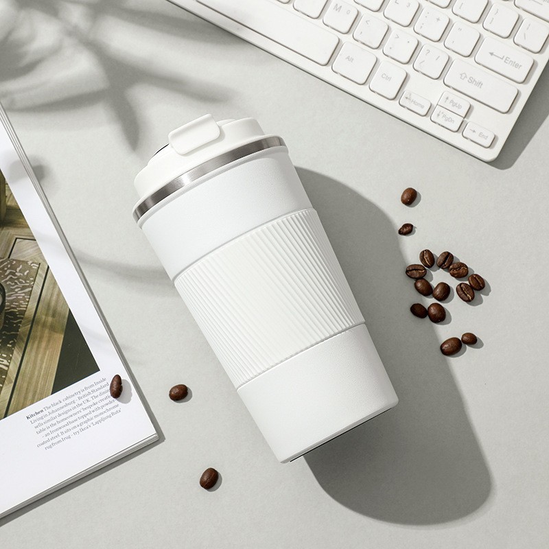 Tasse en cuir blanc