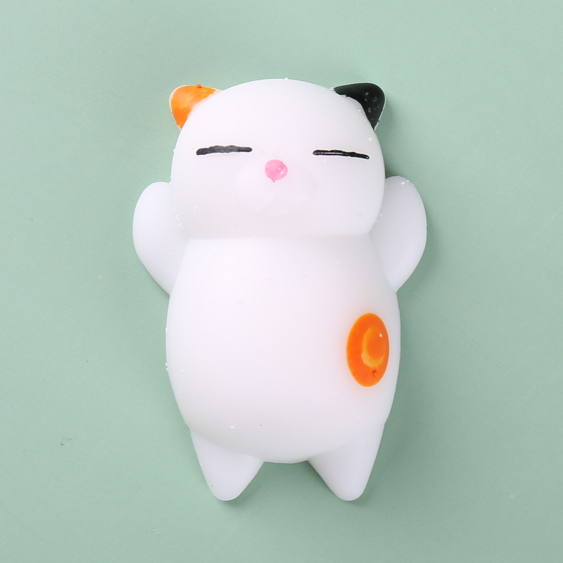 Gato blanco de orejas de flor