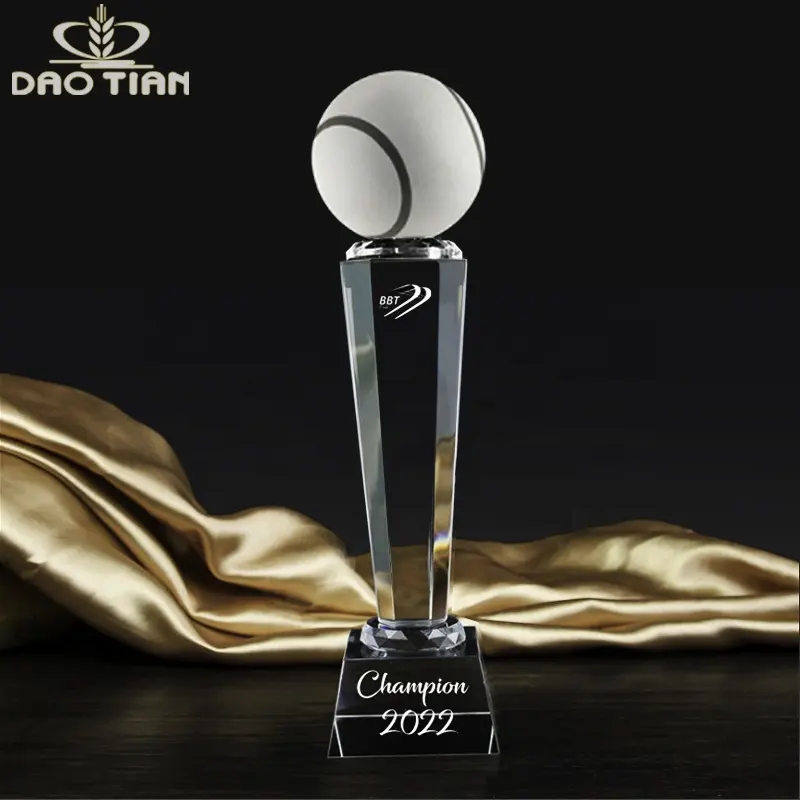 PuJiang Factory supply trofeo sportivo trasparente K9 di alta qualità personalizzato 3d incisione laser o sabbiatura trofeo di palline da tennis in cristallo