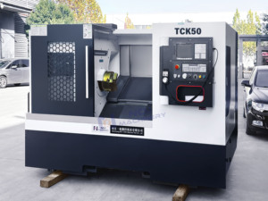 Máquina de torno CNC de cama inclinada TCK50 con función de torneado y fresado para procesamiento de metales ligeros - Product Image 3
