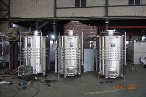ワインタンククーラー家庭用ワイン発酵槽ワイン製造機ピアラタンクを備えた密閉型ワイナリー設備