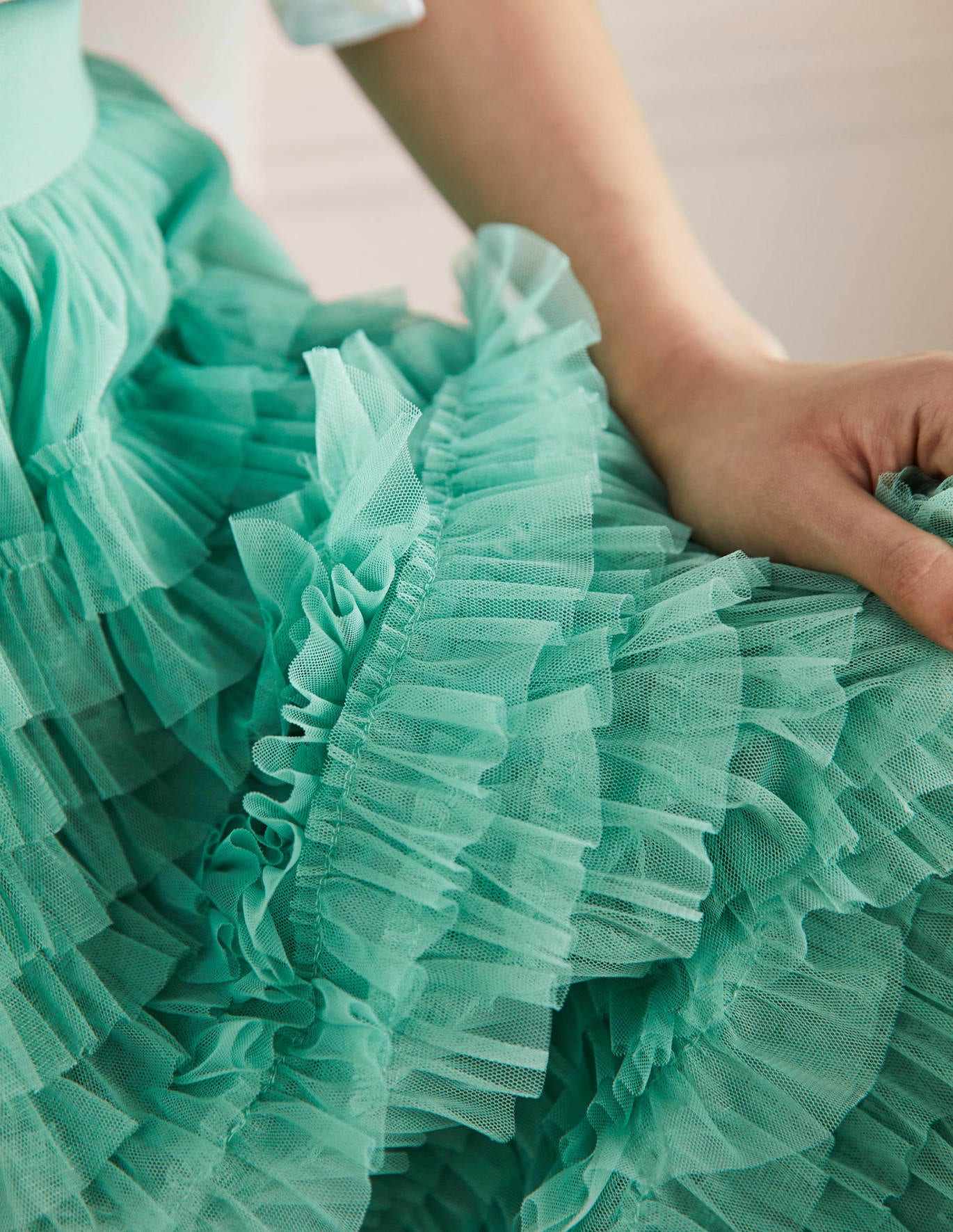 มีสีเขียวขุ่น