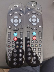 Ses fonksiyonu ile EC201 SkyQ uzaktan kumanda - Product Image 5