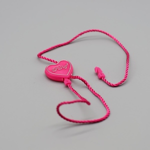 Producto de poliéster personalizado Cadena de sello de etiqueta de tela con logotipo Cadena de etiqueta colgante de plástico - Product Image 2