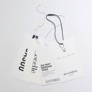 Etiquetas colgantes personalizadas de alta calidad con logotipo en relieve de marca propia personalizada, cadenas de etiquetas con logotipo personalizado, etiqueta colgante para ropa - Product Image 1