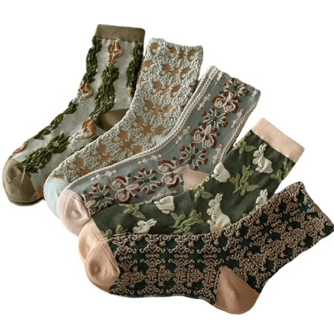 Toptan pamuk özel çoraplar retro üç boyutlu kabartma çorap kadın orta tüp eğilim kış tarzı çiçek kadın çorap
