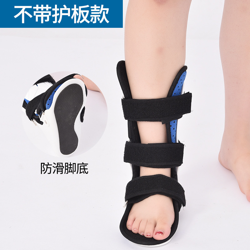 รุ่นสั้นไม่มีแผ่นป้องกันที่เท้าขวา