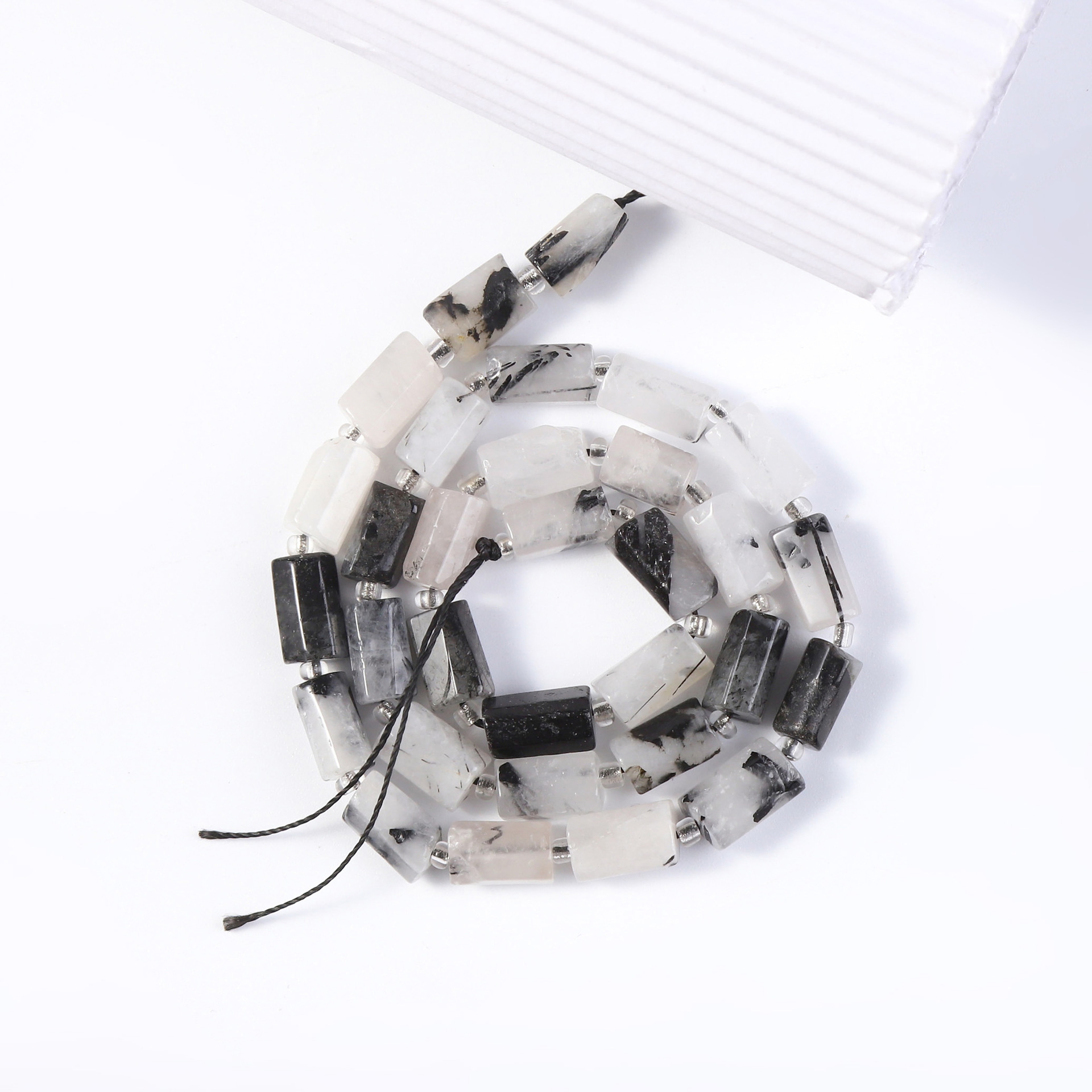 Quartz rutile fait face