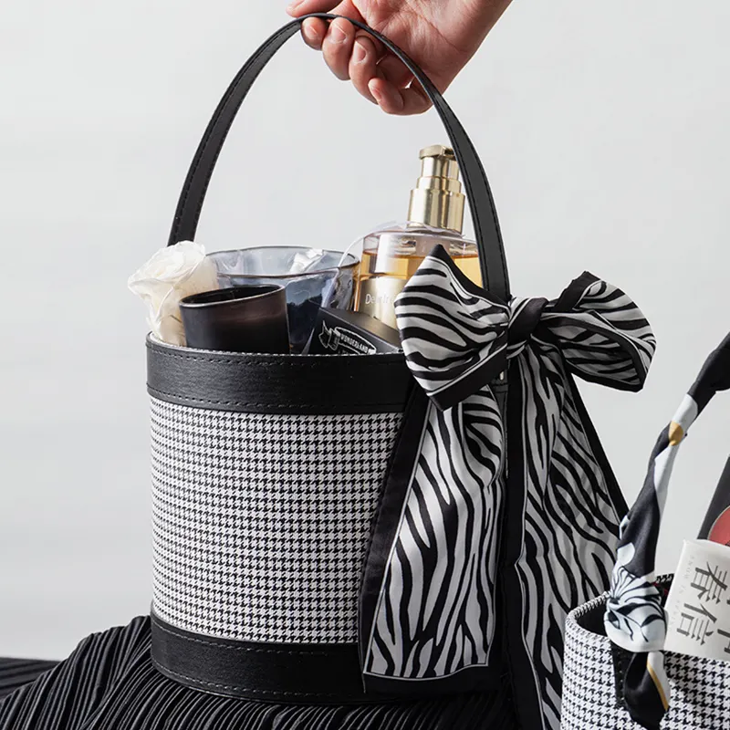 Em Estoque Presente Para Convidados De Casamento Novo Design Leather Candy Handle Basket Mini Presentes De Casamento Para Convidados Lembranças
