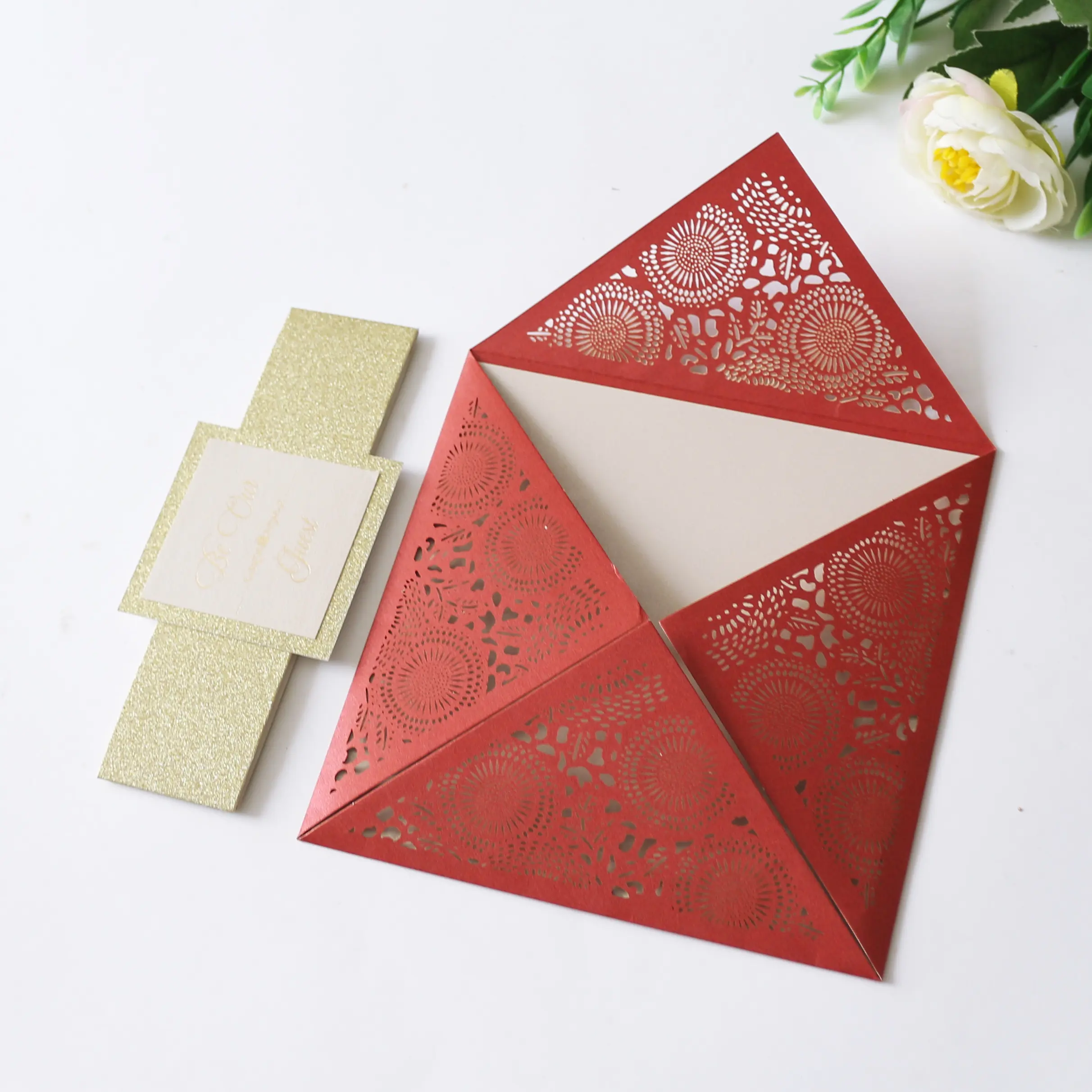 Wholesale Personalized Laser Cut Wedding Invitations With Glitter Waist Seal and Envelopes Greeting Cards