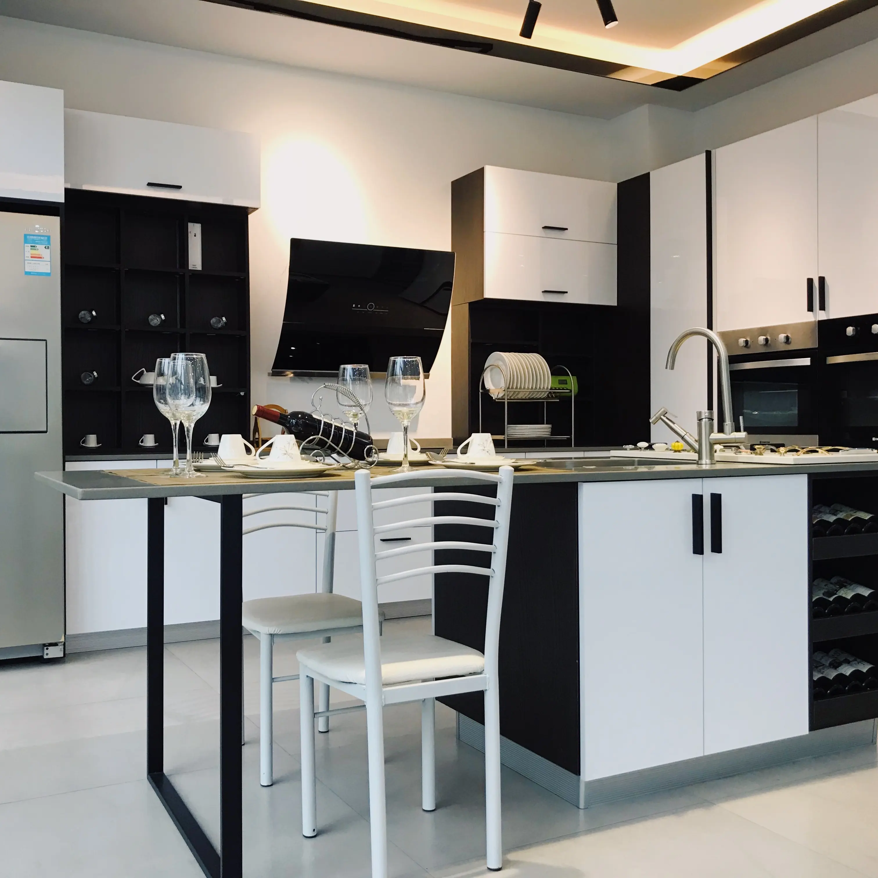 Acrylique laquage modulaire Armoires de Cuisine sur mesure complet maison design noir et blanc principalement populariser