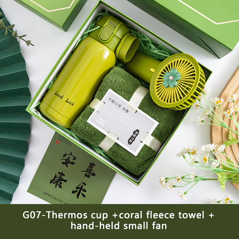 Tasse thermos + serviette + ventilateur
