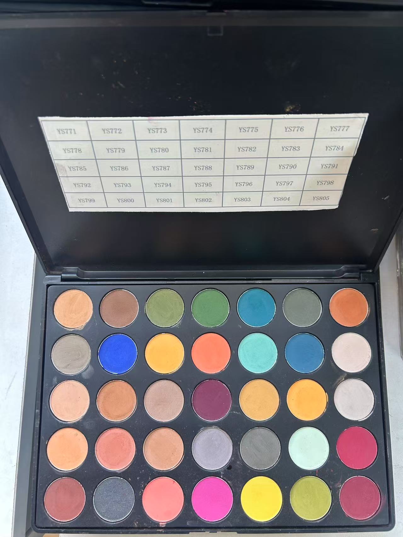 พาเลทอายแชโดว์อะคริลิค 12 สี (แมตต์)