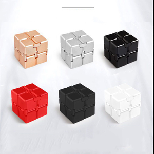Игрушечный кубик-антистресс для детей и взрослых - Product Image 4