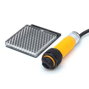 Interruttore fotoelettrico a infrarossi con diametro E3F-R2 da 18mm di diametro DC6-36V un sensore di riflessione retroriflettente - Product Image 3