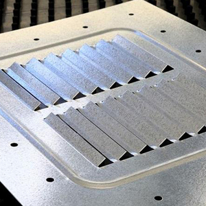 Punzonadora de torreta CNC Dispositivo de reposicionamiento de alta precisión con sistema de lubricación centralizado Punzonadora de láminas