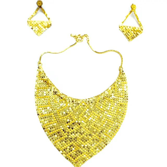 Collana e orecchini placcati oro Set di gioielli di moda con nomi in grassetto e modello di anello in stile accessorio