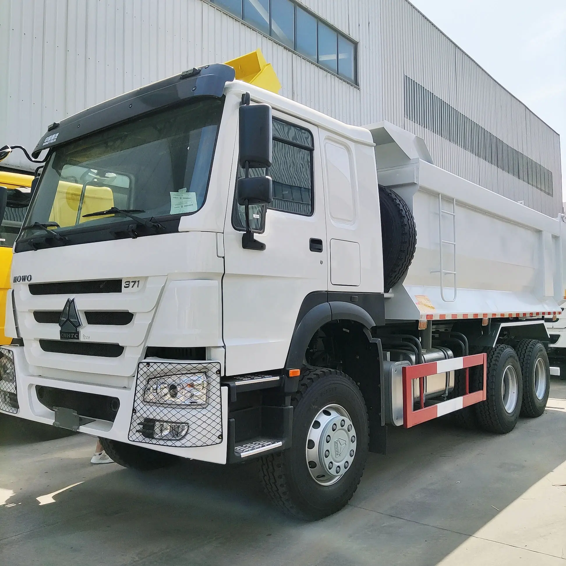 Vieux camion à benne basculante d'occasion 2019 Sinotruck Howo 6X4