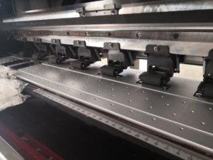 Fabrika üretici Audley dijital mürekkep püskürtmeli yazıcı DTF BASKI MAKİNESİ <span class=keywords><strong>24</strong></span> inç dtg tshirt BASKI MAKİNESİ konfeksiyon yazıcı