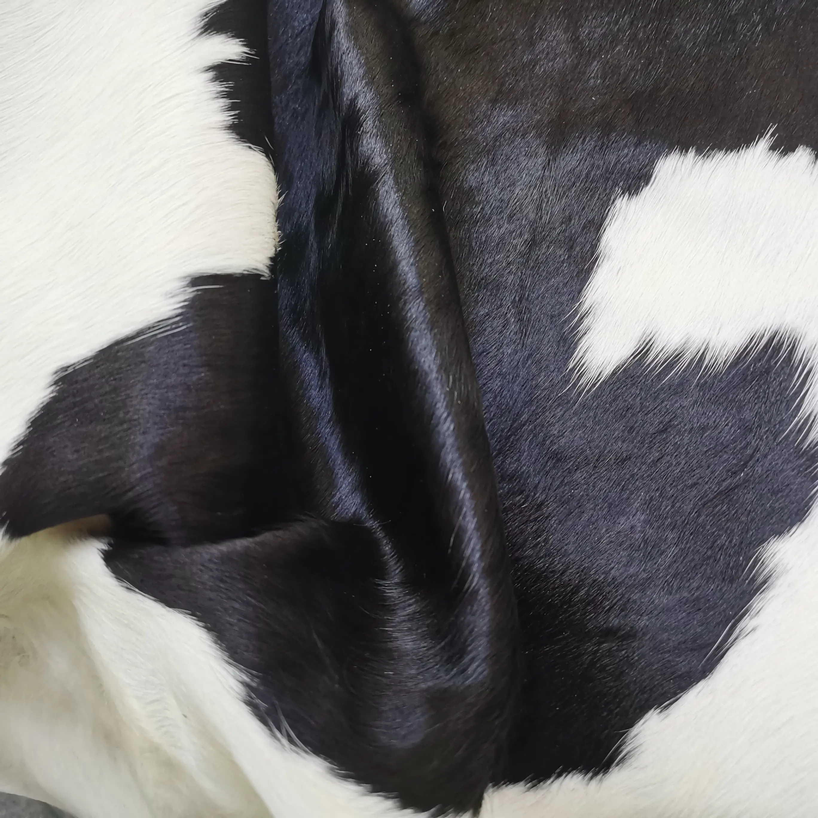 黒と白の牛革ラグナチュラルラージカウスキンレザーエリアカーペットヘアオン