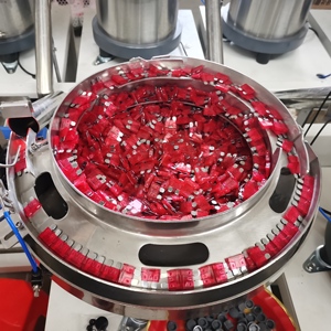 Máquina de embalaje combinada de piezas pequeñas de alta calidad, arandela de tuerca de tornillo, máquina empaquetadora de bolsitas de clasificación de conteo de clavos - Product Image 2