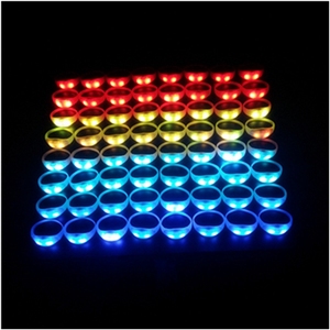 Ca sĩ buổi hòa nhạc Silicone điều khiển từ xa nhấp nháy LED Vòng đeo tay điều khiển <span class=keywords><strong>DMX</strong></span> 512 đài phát thanh dây đeo cổ tay Led Stick âm thanh kích hoạt - Product Image 6