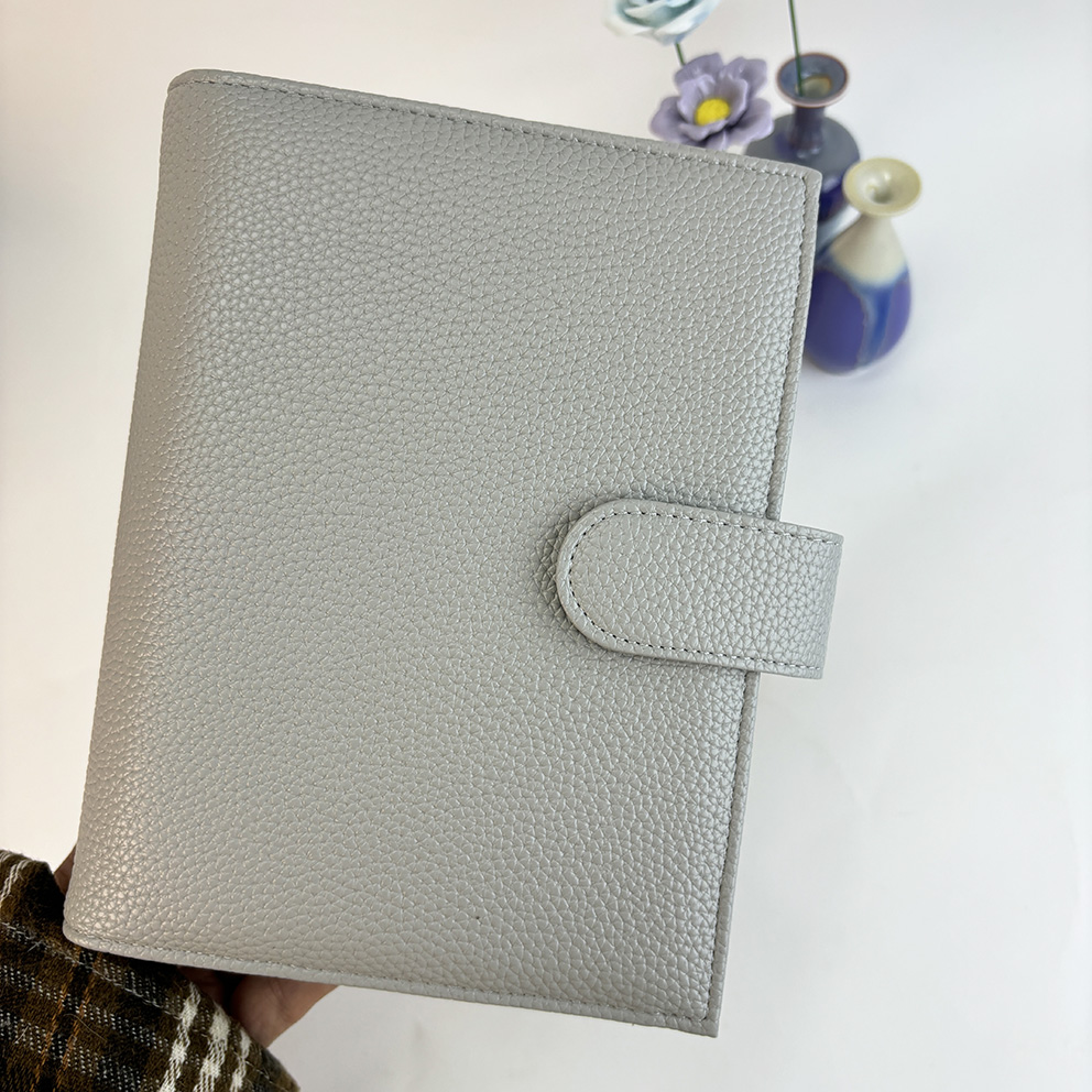 Couverture de galets gris