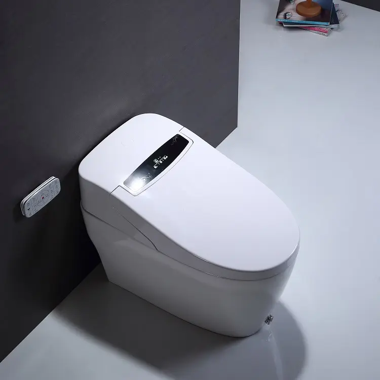 Dipanaskan Kursi Toilet Yang Dioperasikan dengan Baterai Cerdas dengan Kloset Duduk Fungsi Smart Lantai Dipasang P Trap Toilette Otomatis Mewah