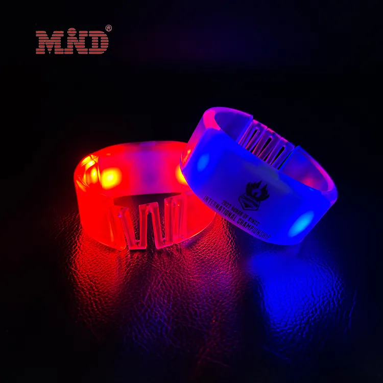 Pulseira LED RFID com controle remoto com luzes LED para festas e eventos, produto novo com logotipo personalizado