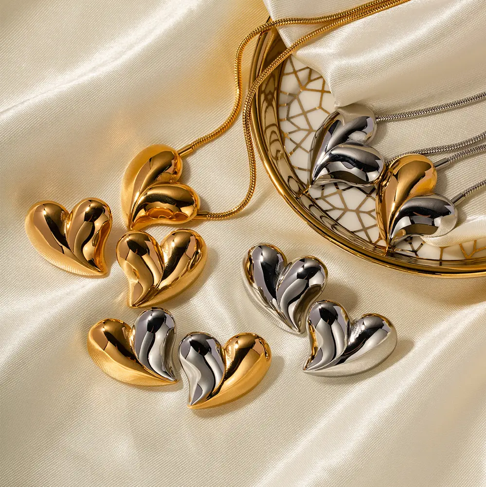 Nouveau ensemble de bijoux de mode exagéré ne se décolore pas en acier inoxydable plaqué or 18 carats grand collier de boucles d'oreilles en forme d'amour pour les femmes