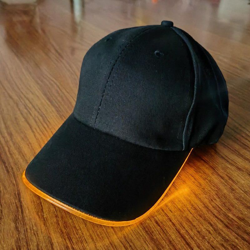 Cappellino Nero con Luce Gialla