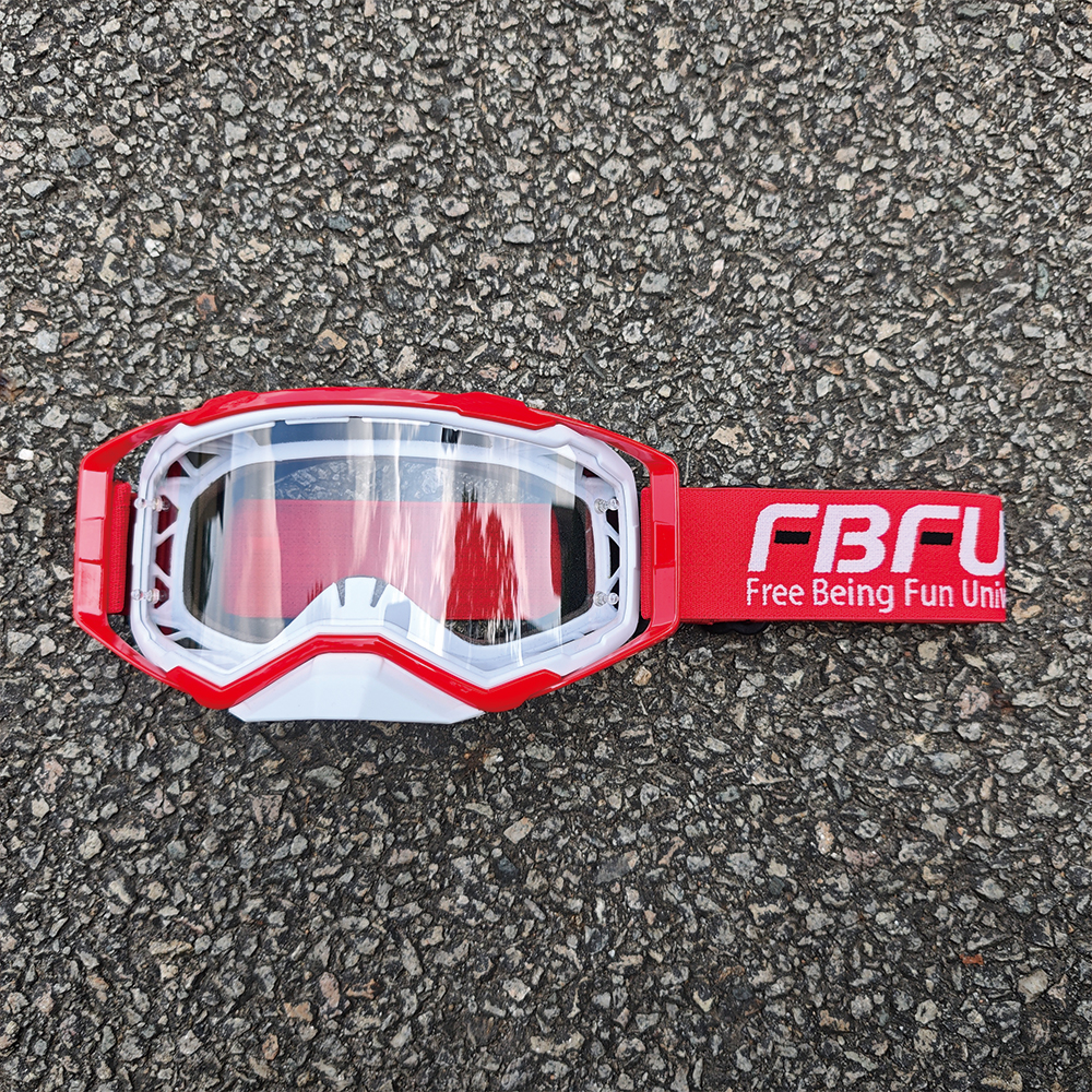 Lunettes transparentes encadrées rouges et blanches