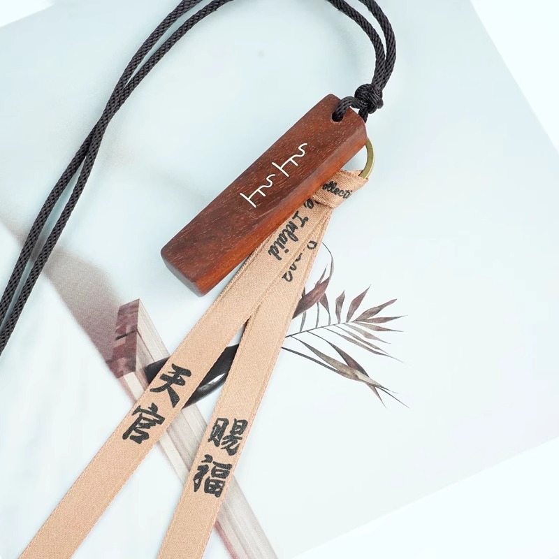 Bois de santal rouge plaqué argent signe supérieur pendentif [un cadeau de Happi