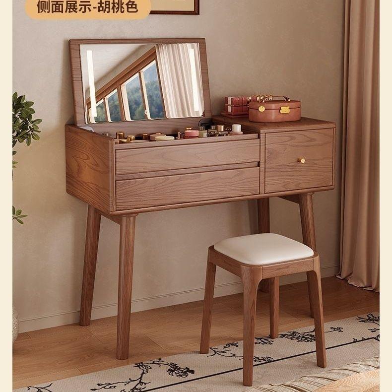Walnut wood color