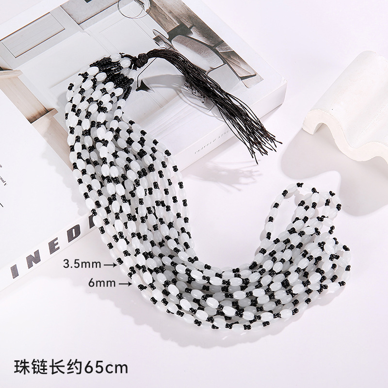 7 perles de riz blanc et petites perles noires