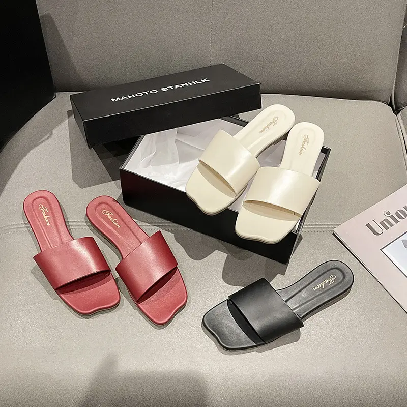 2022 nuovi sandali piatti da donna da spiaggia con infradito semplici ed eleganti