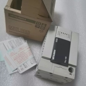 Nuevo controlador lógico programable Mitsubishi original 1/2/1 PLC, PAC con 8 entradas/8 salidas incorporadas (relés)