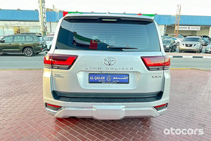 Toyota Lands Cruiser VXR 3.5L เทอร์โบคู่2023รุ่นปีสีเงินสะอาดและคลาสสิก - Product Image 4