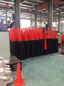 กรวยจราจรสีส้มพร้อมกรวยจราจรสะท้อนแสงขนาด28นิ้ว PVC 700มม. ผลิตภัณฑ์เตือนถนนสำหรับกรวยจราจร