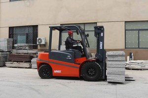 高い構成中国の新しいフォークリフト小さな回転半径を持つ小さなリチウム電気フォークリフト5トン