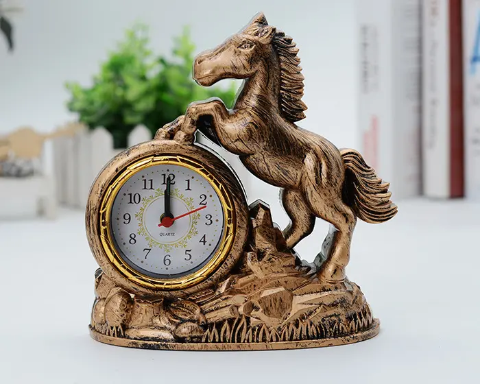 Analógico de cuarzo reloj de alarma reloj de escritorio con un caballo.