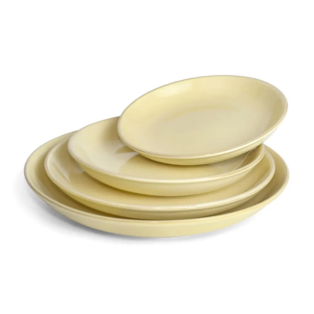 Stoviglie gialle nordiche all'ingrosso set di piatti in porcellana ad alto calore in ceramica fornitori di personalizzazione della decorazione di nozze con smalto colorato
