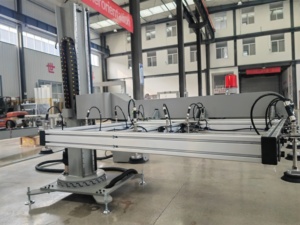 Colonna di carico e scarico Robot per macchina da taglio Laser in fibra di metallo CNC e caricamento e scarico automatico