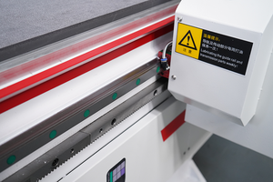 Enrutador CNC multifunción con dos husillos y cámara CCD para la fabricación de tableros de la industria publicitaria con CE - Product Image 3