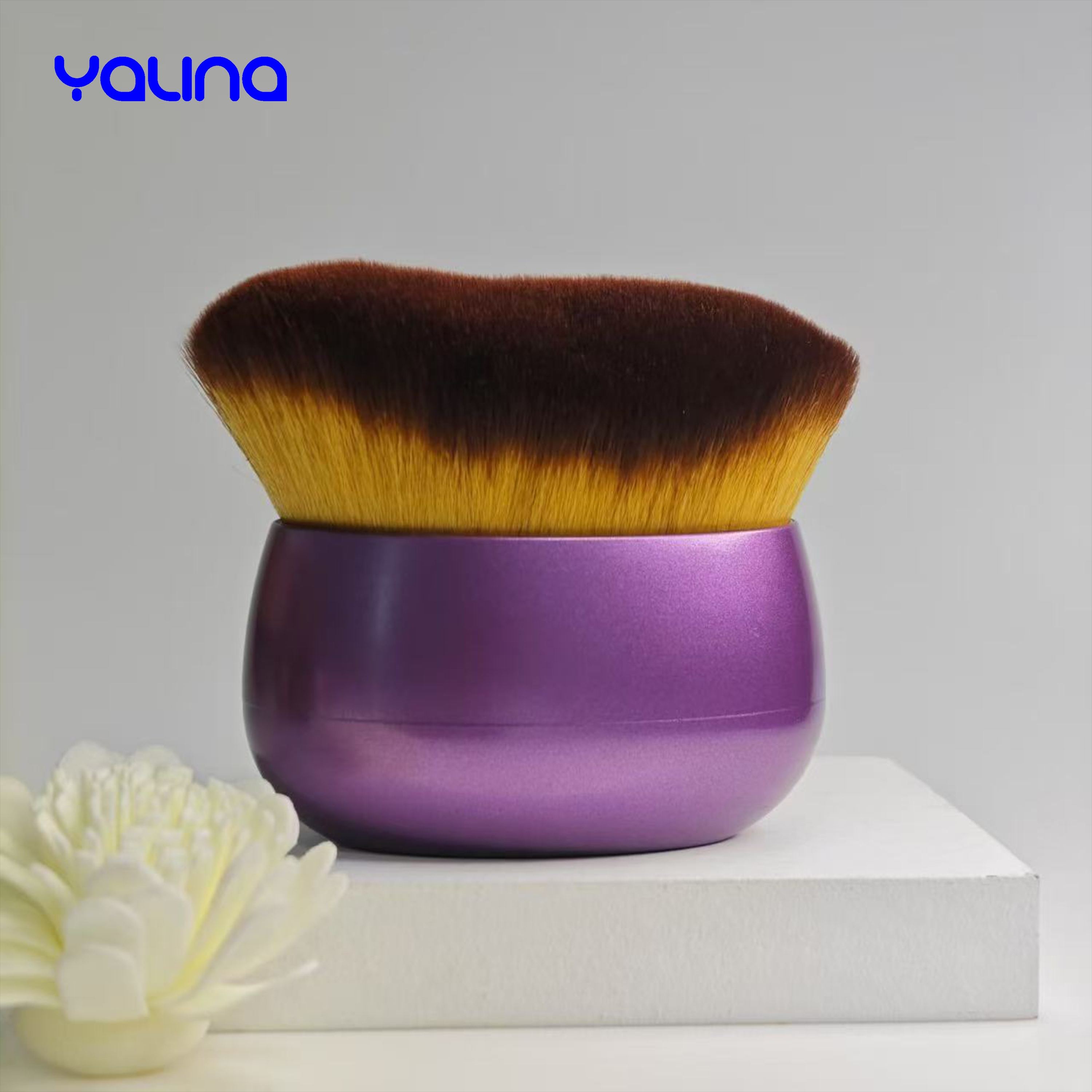 Púrpura con marrón