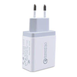 Yeni fabrika fiyat 30W QC 3.0 duvar şarj 3 <span class=keywords><strong>B</strong></span> portu hızlı şarj İngiltere aynı zaman elektrik şarj için çok kablo uyumluluk