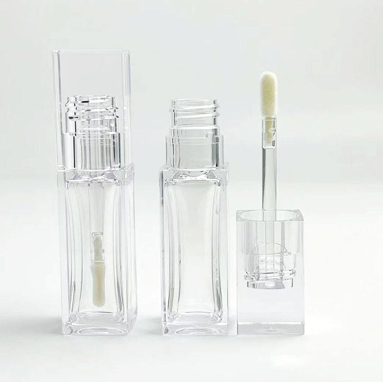 Tube de gloss transparent à embout fin