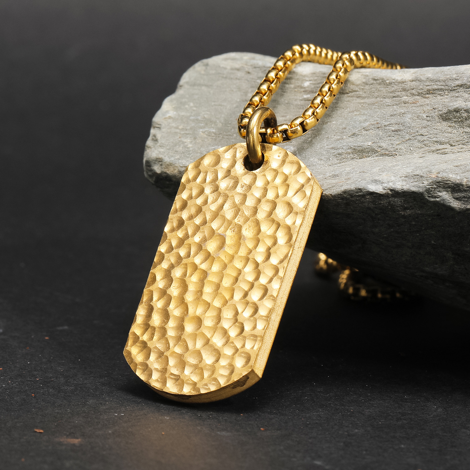 Pendentif en or, sans chaîne